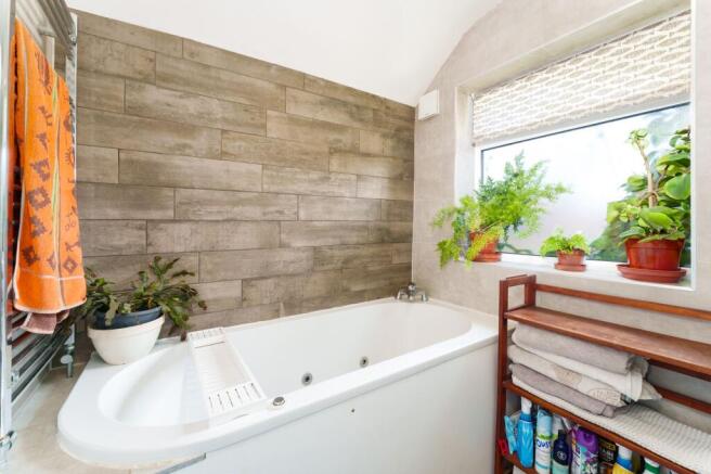 3 bed Semi-Detached for sale Image 9
