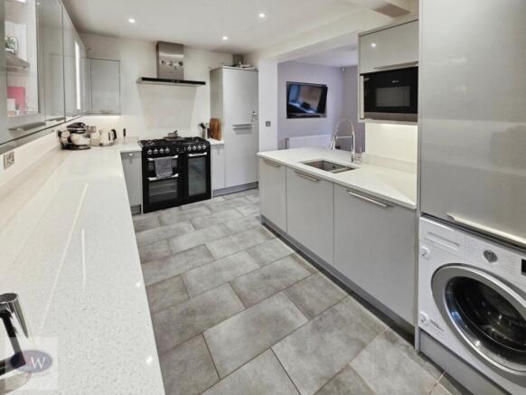 Bank View, Baildon, BD17 7PA photo 2