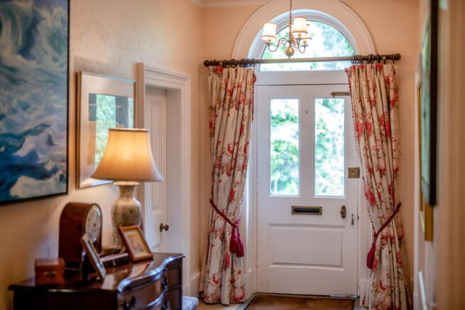 6 bed Detached for sale Image 4
