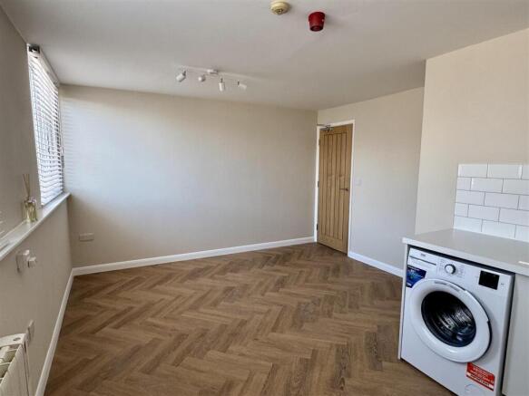 1 bed Flat to rent Image 6