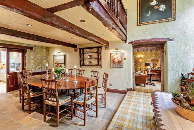 5 bed Detached for sale Image 6