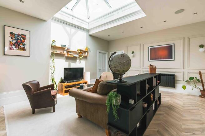 2 bed Apartment for sale Image 4