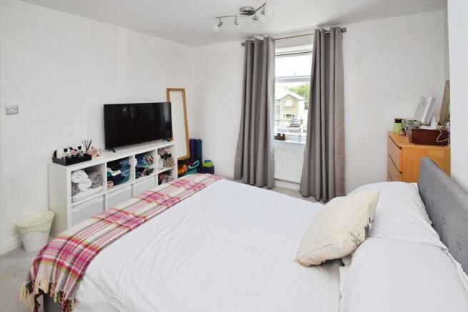 3 bed Terraced for sale Image 11