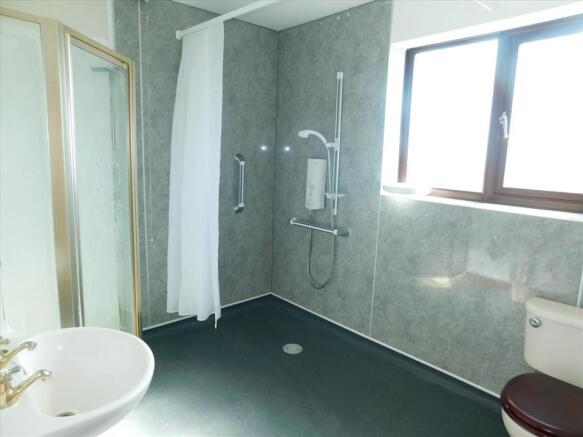 SHOWER ROOM / WET ROOM
