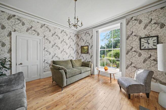 5 bed Detached for sale Image 10