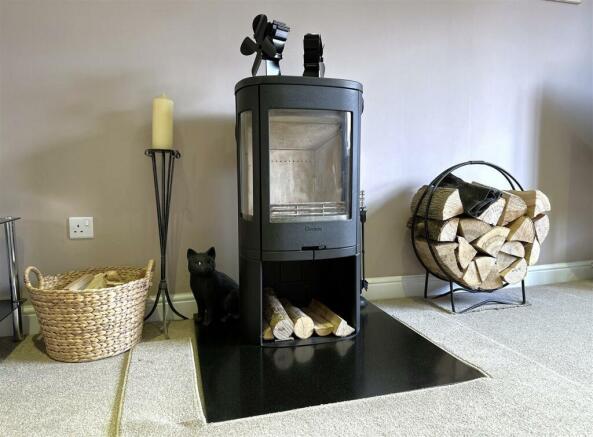 Attractive Log Burner 641