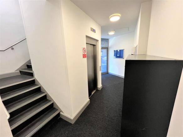 Studio to rent Image 6