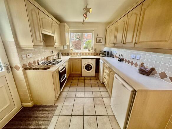 Kitchen/ Dining Room