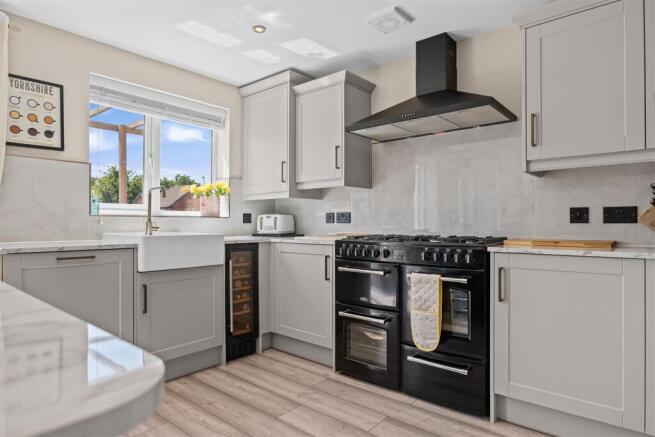 4 bed Detached for sale Image 7