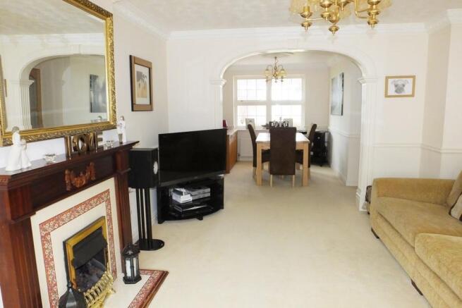 Lounge/Dining Room