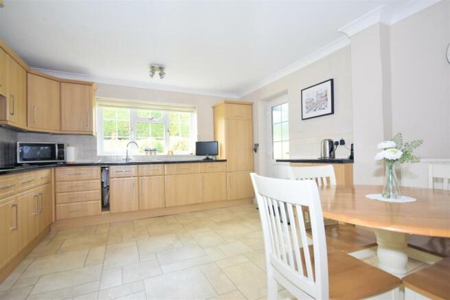 Kitchen 1.jpg