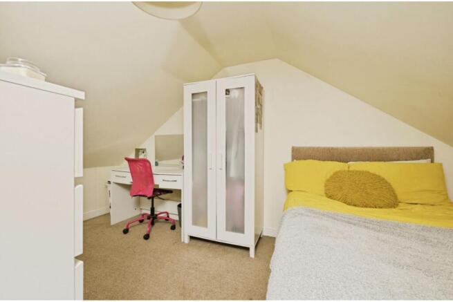 3 bed Terraced for sale Image 12
