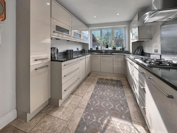 3 bed Detached for sale Image 11