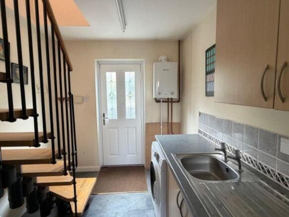 5 bed Detached for sale Image 7