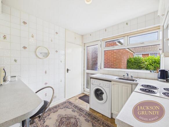 16 HOLMWOOD CLOSE
