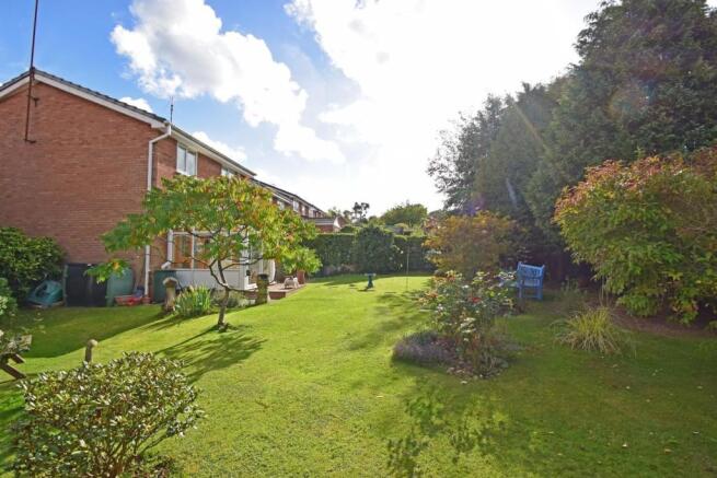 8 Crabtree Close, garden b new.jpg