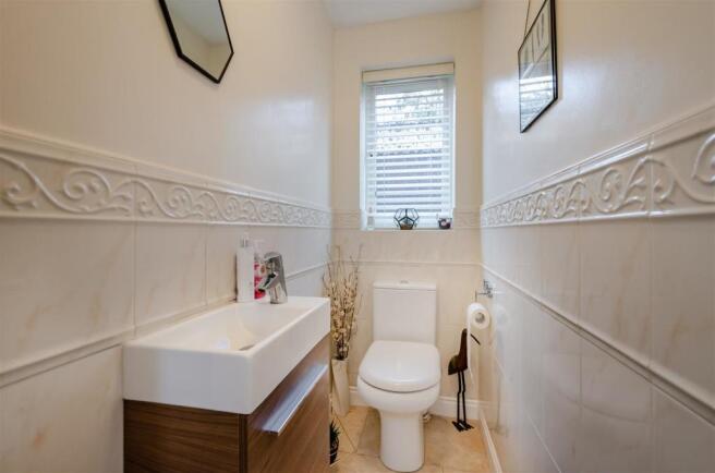 GUEST CLOAKROOM