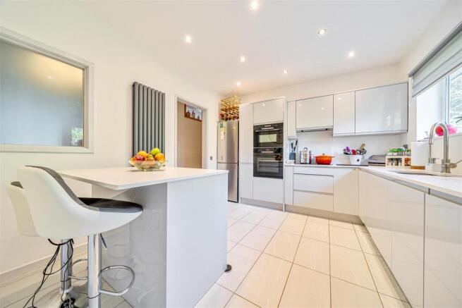 1 The Glebe, Flore