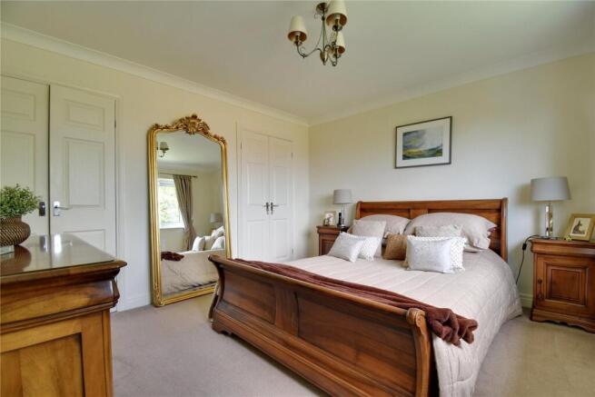 4 bed Detached for sale Image 10