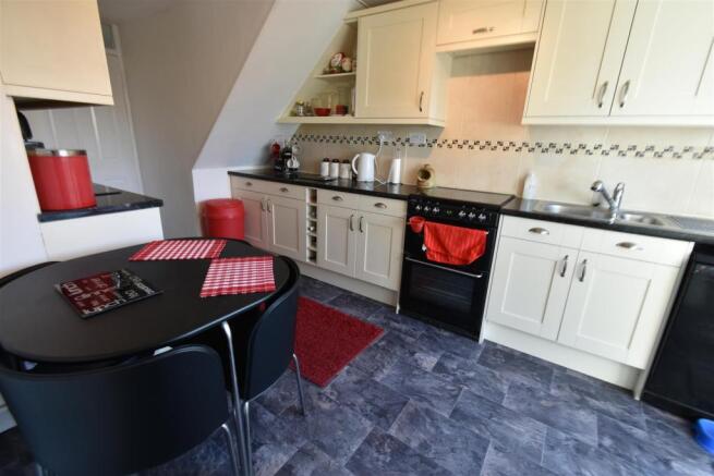 KITCHEN/BREAKFAST ROOM