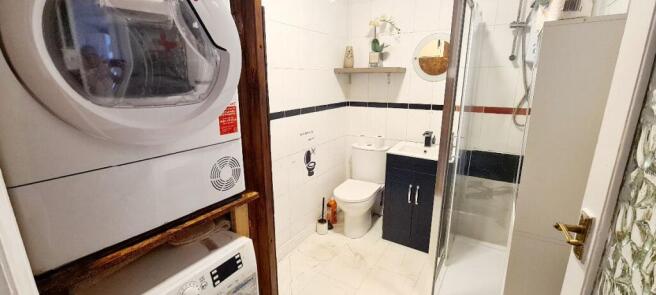 3 bed Terraced to rent Image 9