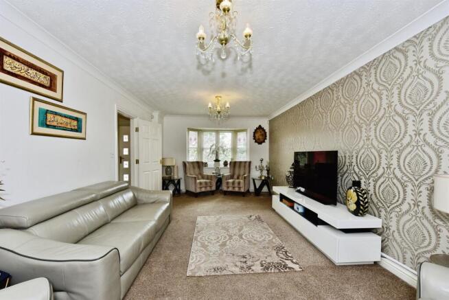 4 bed Detached for sale Image 5