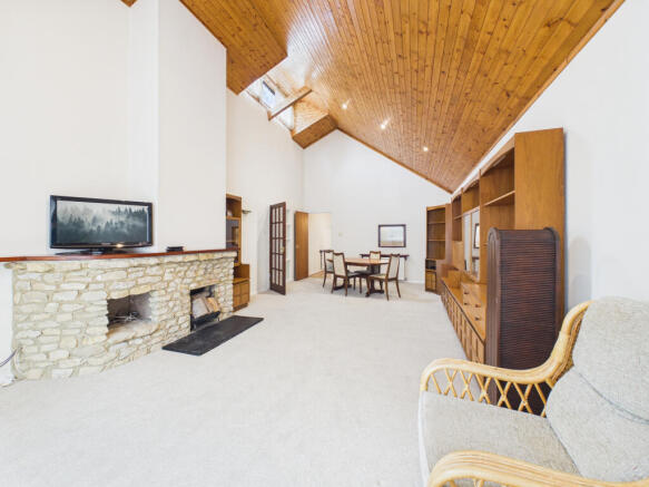 CAM01984G0-PR0563-STILL008