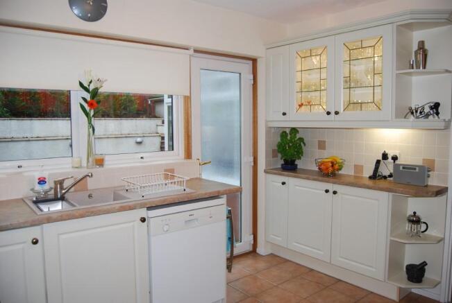 FITTED KITCHEN