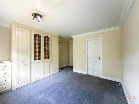 4 bed Detached for sale Image 11