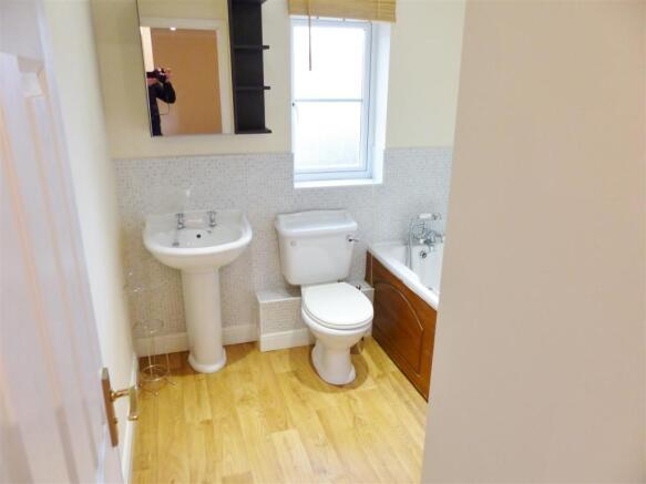 FAMILY BATHROOM