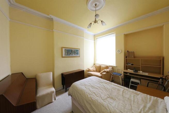 72Wyndham Cres. 0920