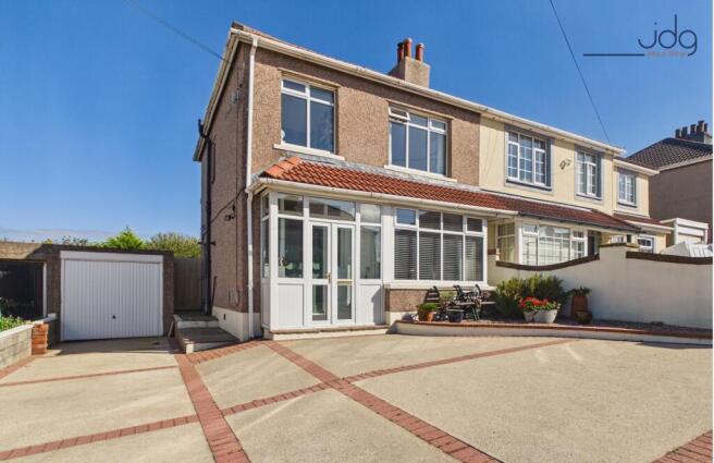 Welcome to Longlands Crescent