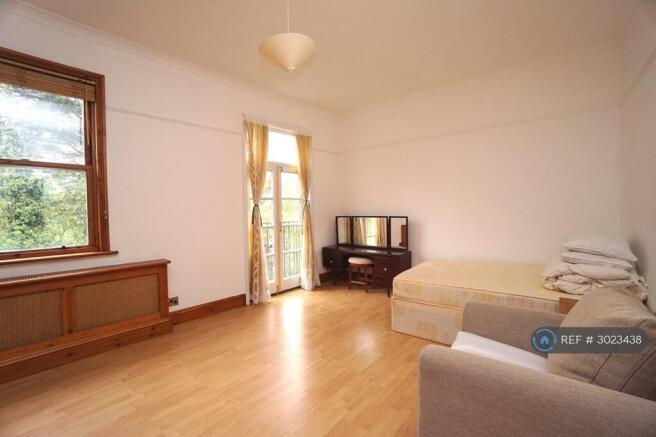 Bedroom 1 (Juliet Balcony)