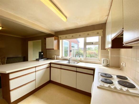 KITCHEN/DINING ROOM