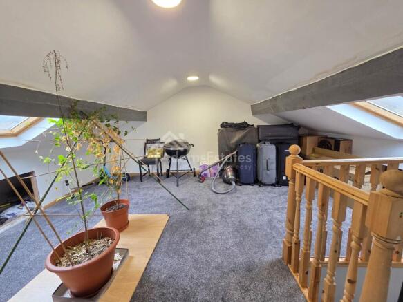 4 bed Semi-Detached to rent Image 12