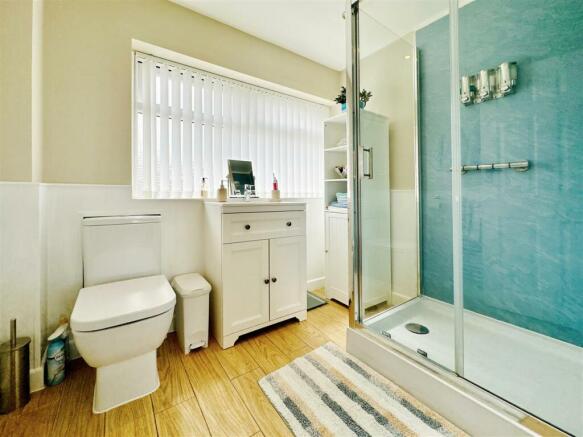 Main Bathroom.JPG