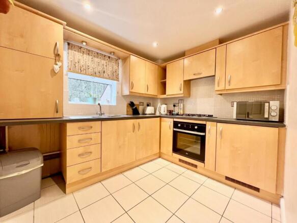 2 bed Flat to rent Image 4