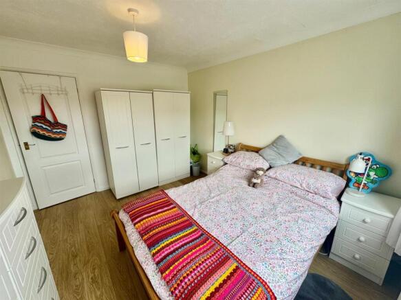 3 bed Semi-Detached for sale Image 11