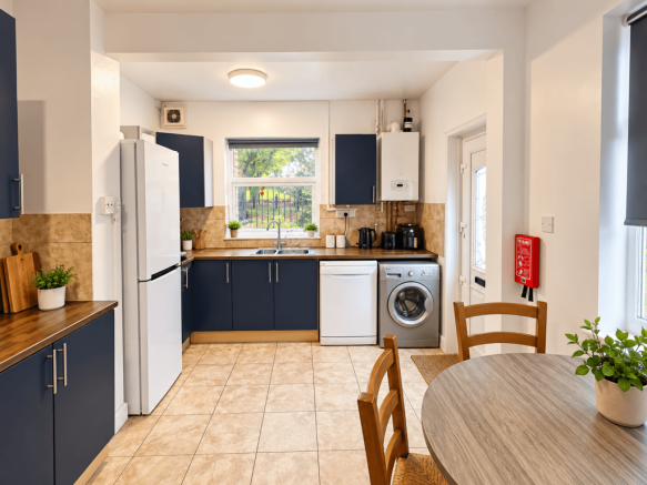 6 Bedroom Semi-Detached House - HMO