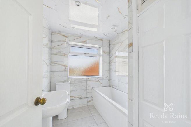 3 bed Semi-Detached to rent Image 9