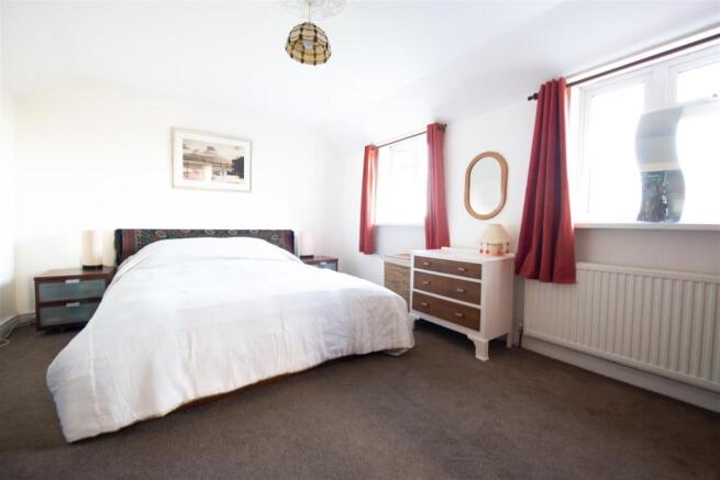 bed1.jpg