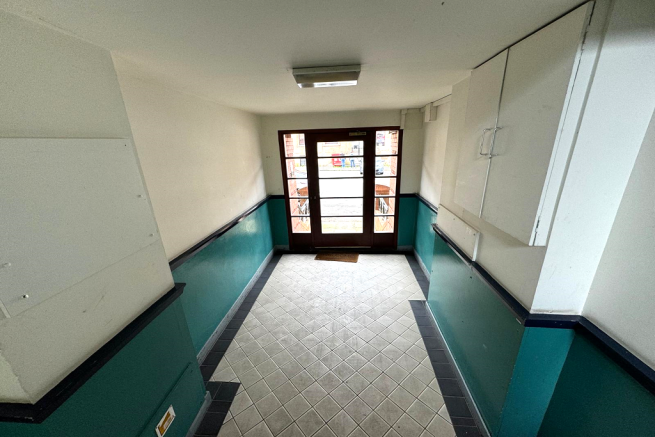 CLOSE ENTRANCE