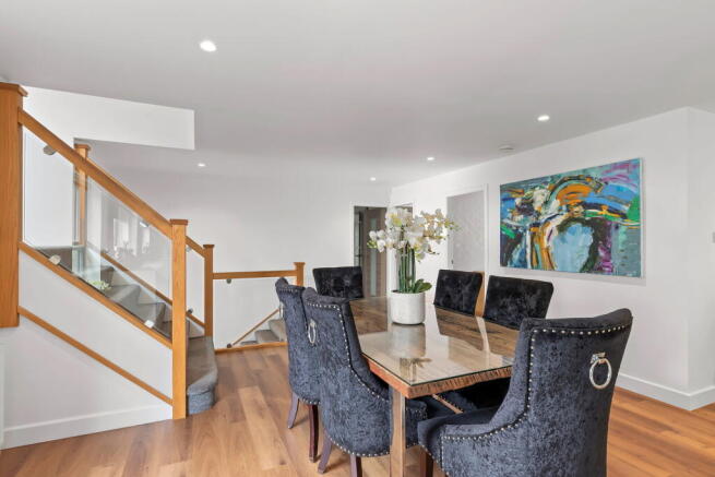 4 bed Detached for sale Image 9