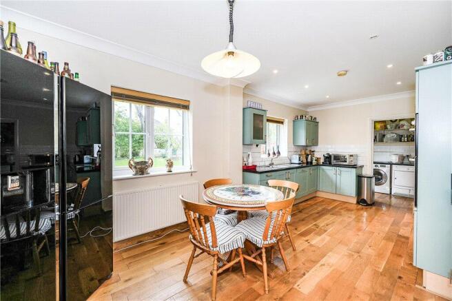 6 bed Detached for sale Image 8