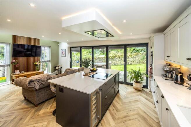 4 bed Detached for sale Image 10
