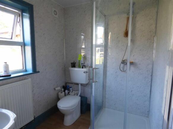 ENSUITE SHOWER ROOM