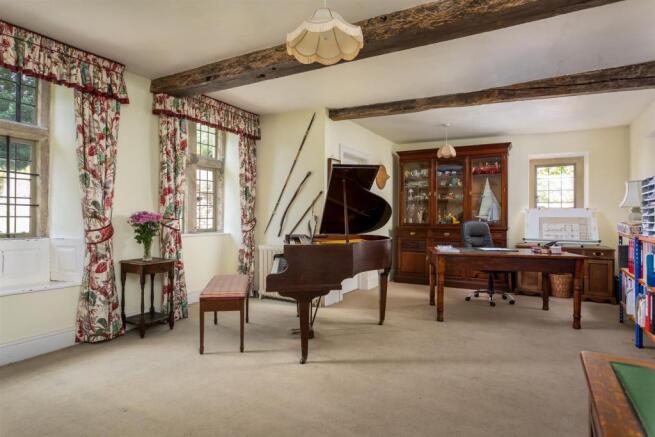 74 - Bagendon Manor - GL7 7DU - L Web.jpg