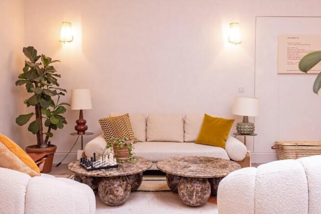 Studio to rent Image 12