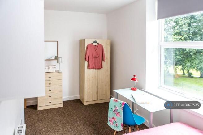 3 bed Flat to rent Image 9
