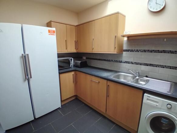 1 bed House Share to rent Image 4